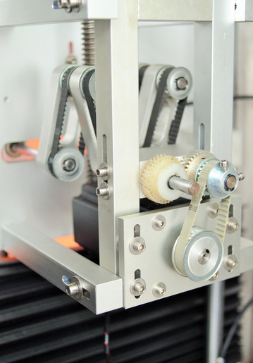 2つのヘッドを備えたキャップとボディシーリングシュリンクスリーブラベリングマシン