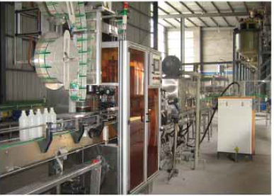 PVCおよびPETボトル用の防水および防錆シュリンクスリーブラベルマシン