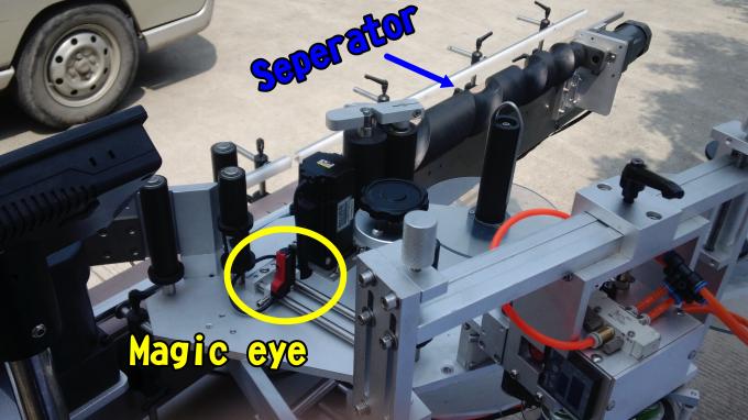 220V 1.5HP 50 / 60HZラウンドボトル用粘着性マニキュアラベルアプリケーターマシン