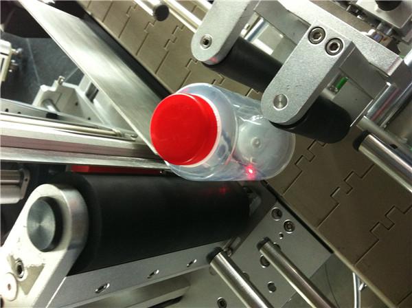 ドリンクフィールド用のポーポー/グアバラウンドボトルステッカーラベル付け機