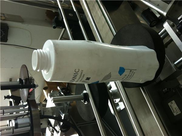 ラウンドボトル/コンテナ/ジャー用の指向性ラップアラウンドラベリングシステム