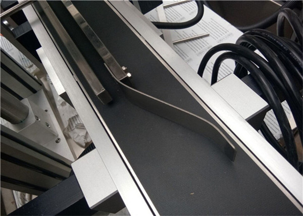 ボトル/ジャー/コンテナ用の自動トップラベリングマシン