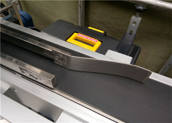 プラスチック製の空の封筒バッグのラベリング用の全自動トップラベリングマシン