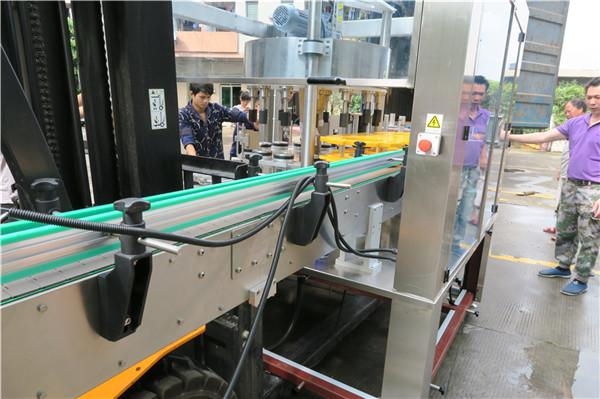 効率的なボトルロータリーステッカーラベリングマシン機器PLCタッチスクリーン