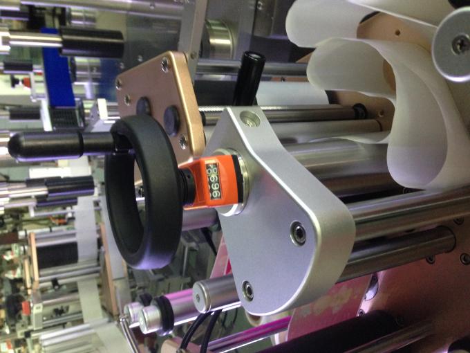 ラウンドボトルラベルアプリケーター電気キャビネットステッカーラベリングマシン