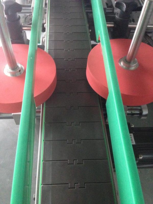 ラウンド/スクエア/サブリフォームボトル用自動ラベルアプリケーター