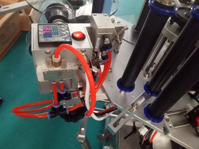 コーディングマシン付きのカスタマイズされた3面または両面ステッカーラベル付け機