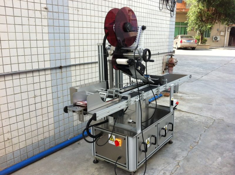 中国電気駆動トップラベリングマシン、粘着ステッカーラベリングマシンサプライヤー