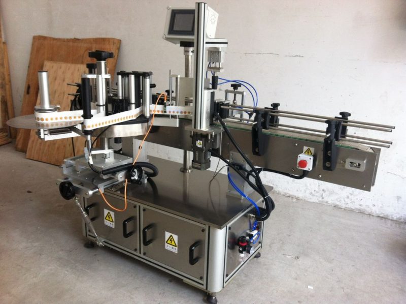 中国ラウンドボトルステッカーラベリングマシンラップアラウンドラベルアプリケーターサプライヤー