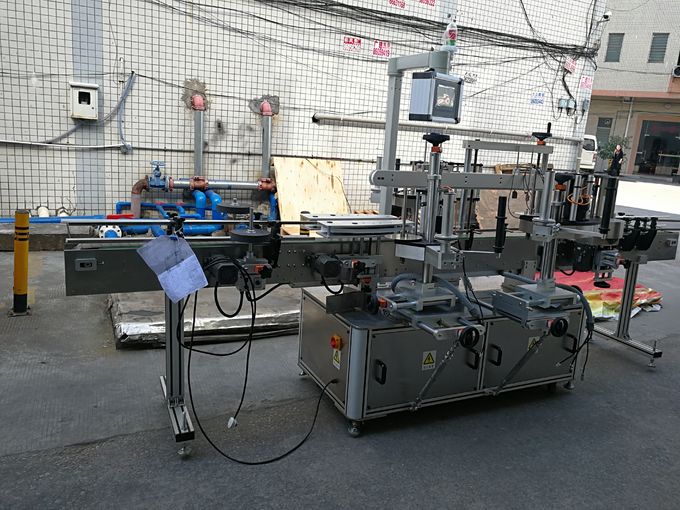 3つのラベル自己粘着ラベルマシン110V / 380V電圧